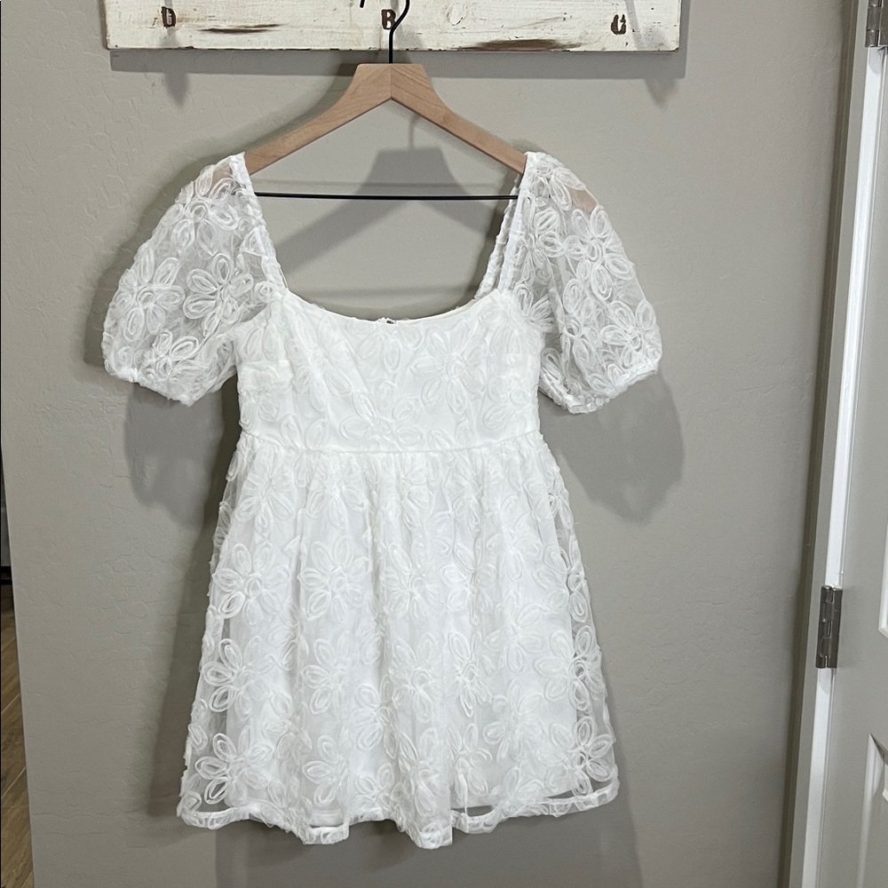 Le Lis White Floral Lace Dress Short Homecoming Hoco Wedding Reception Mini - Picture 2 of 14